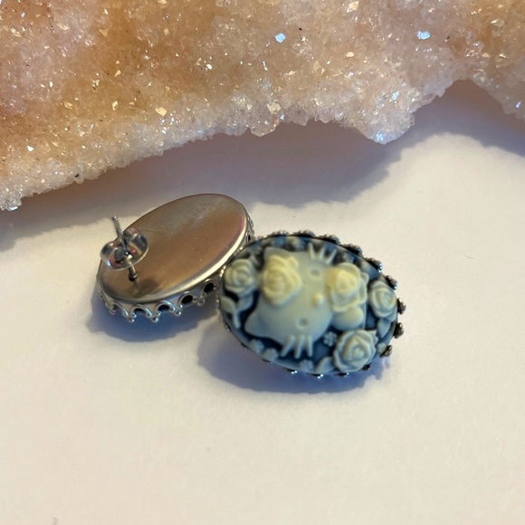 Kitty Cameo Stud Earrings, Black and White, Anime Cosplay Fan - Picture 2 of 6